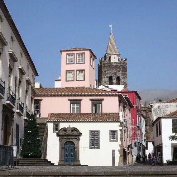 City walking tour Funchal to must-see places.
